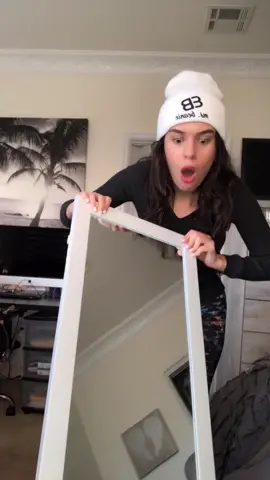 Horrible blooper from the last video. I spilled my water all over the carpet and computer hahahaha and my mom got mad