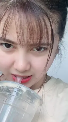 #idolface nhạc hay chết dc ý uống tà tưa cũng thích quay nữa 😝😝😝.nhưg mỗi tội ko app thấy xấu quá ,cũng quên tít tí phấn .thôi kệ hì