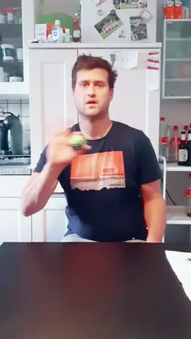 So geht das! 🤔🤣 - #trick #skills #trickshot #ball #fy #fyp #foryou #viral #trend