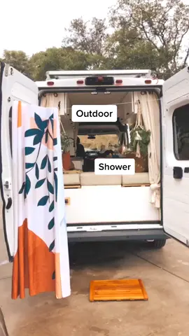 How our outdoor shower works🚿#vanlife #homeproject #howitworks #campervan