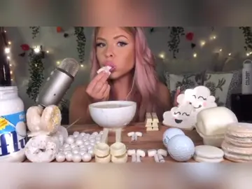 tag someone who likes chocolate and see if they respond 🧚‍♀️✨ #fyp #hunnibee #asmr #chocolate #viral