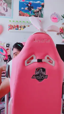 IM JUST TRYING TO CHILL WHY IS HE BEING SO LOUD THE HEADSET HAS A MIC LMAO DKDJDKDND #fyp #foryoupage #GamingSetup #gamingchair