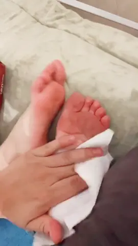 siempre le limpio los pies antes de dormir 😂 #parati #fyp #viral #foryou #trending #goviral #foruyou #foryourpage
