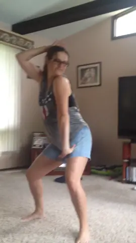 Who’s mom is this ?? #ComeGetHer #JustDanceMoves #MomsofTikTok #embarrassingmom #dancinggonewrong #sorrymom