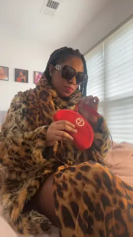 I have a good relationship with money 💰 💴💰oh yes money likes me 😘