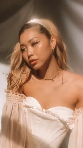 Saw this on @tezza’s tiktok & had to try it 😍 obsessed with how it turned out. My dress is from @houseofcbofficial #photographytricks #dreamy #glow