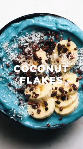 Super blue spirulina smoothie bowl 🍌💧#fyp #smoothiebowl #LearnOnTikTok #foodfam