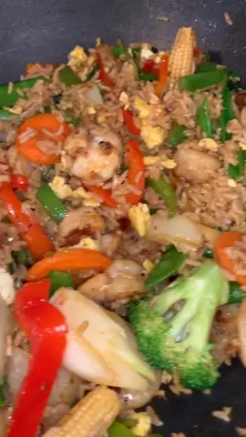 Healthy Shrimp Fried Rice 🥦🧅🧄 #traderjoes #health #fyp #foryou #asian #CookingHacks #healthy