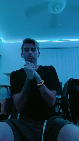 Idk how to do the other hand signs so. #gloving #edm #edmtiktok #frozenchallenge #handchallenge #fyp #gloving #duet