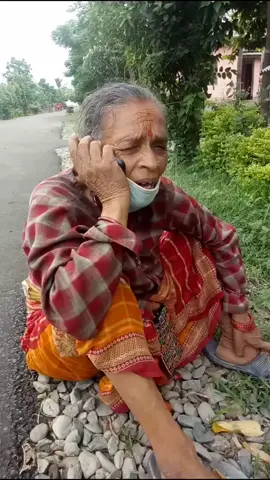 सधै अरुलाइ हसाउने आमा आज आफै रुनुभयो।😓😓जे जस्तो भएनी सन्तानको माया बडि हुने ।😍😘 मीठो नमिठो जे भएनी सन्तान सङगै हुन 😍 #dhakalni_aama #foryou