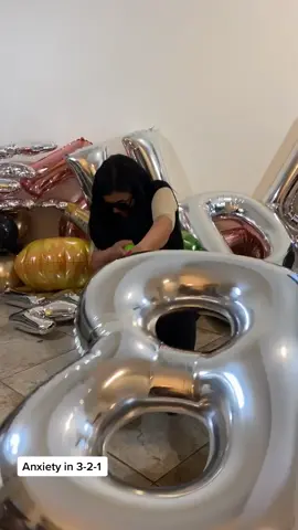 Popping giant balloon #luxanballoonbar #balloons #pop #fyp #viral #foryou #balloonpopping #challenge