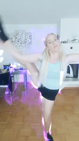 #purpleflame alone at home#purpledance #purple #sunday #foryou #foryoupage Alleine zu Hause fast wäre die Hütte abgebrannt😅😂