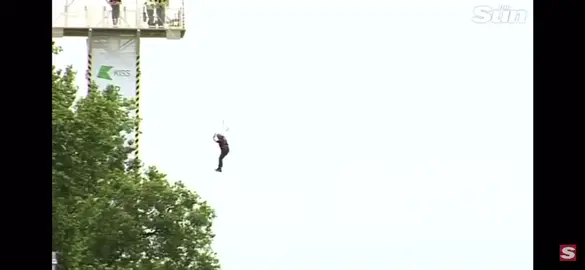 Is it a bird?Is it a plane?It’s Borris Johnson!#uk #england #british #fyp #zipline #bird #plane #girlpower #staysafe #coronavirus
