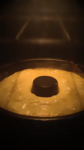 #Bolo crescendo no forno!! #foryou #fyp Ah.. Não é receita do #bolo ..É só #timelapse mesmo!