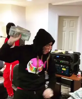 l STARTED RECORDING MY ÁLBUM TODAY 🌈🌈🌈🌈🌈🌈🌈🌈🌈.      l LITERALLY CANT STOP MAKING HITS #6ix9ine #2million #free6ix9ine
