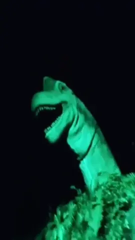 spicy 1 from 🐦 forge TN Jurassic ride when it was deteriorating and breaking down 🧚‍♂️ ALL sound from the actual ride #submechanophobia #animatronic