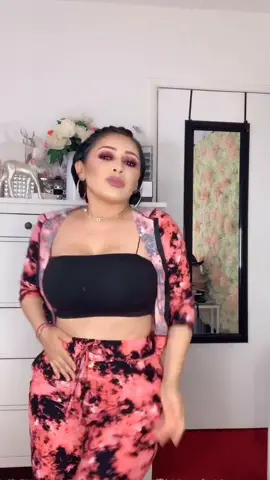 Kizomba no es para mi 🙈😂 pero me divertí ! 😂 #kizombachallenge #kizomba #tiktok #viral #makeupartist #fyp #challegue #mua #mussically #latina