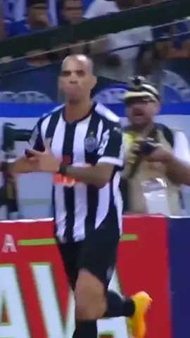 Quem aí tá tá tá tá com saudade de ver essa comemoração do nosso artilheiro? #atletico #galo #tardelli