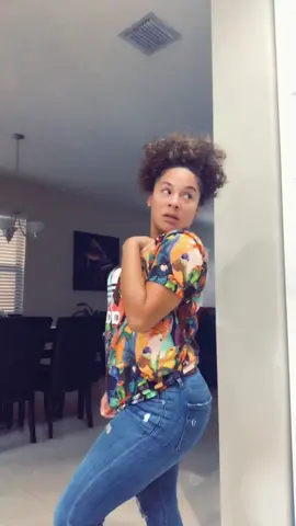 When u can’t dance & try to look cute but mess the dance up 😂 #cono #foryoupage #fyp #foryou #viral #trending #follow #conochallenge #vibewithme #lol