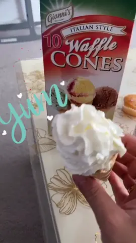 kids quick treat idea 😊💕 #foruoupage #foryoupage #houseoftiktok #fyp #viral #kids #treat #dessert #ideas #fun #houseoftiktok #whippedcream #june2020