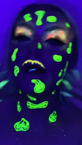 jumpin on this trend but make it tRiPpY🥴✌🏻 #fyp #trending #foryoupage #brighterinside #UV #makeup #mua #viral #PositiveEnergyChallenge #foryou