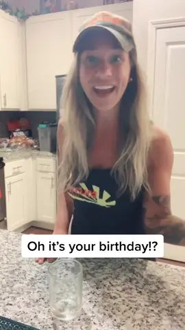 😂 tell me it’s your birthday &ask me what’s for free #bday#birthday#dontdoit#lifeofabartender #bartender#bartenderlife#fypシ #forupage#serviceindustry