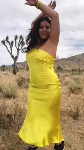 I would never desert you! 🤣🏜 #joshuatree #lorenafrompuertorico #joshuatreenationalpark #californiacheck #TikTokArtists #roadtrip #xyzbca #fyp #Love