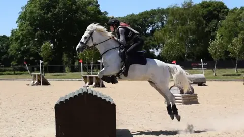 Do you guys prefer raw videos like this, or slow mo’s with music?👀 #fyp#foryou#foryoupage#viral#equestrian#equestrianlife#horseriding#horses#equine