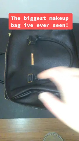 This makeup bag is the bomb!  #rownyeon #fyp #foryoupage #makeupbag #whatsinyourbag #whatsinmybag #makeupjunkie
