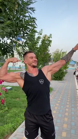 Правильно указал? 💪🤪 #накаченный_тиктокер
