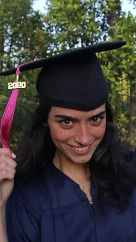 @dixiedamelio graduates and @jadenhossler is in high school musical😂 Full vid link in bioooo:)