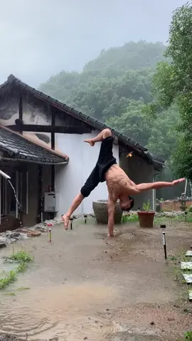 Dancing in the rain 🌧 🙏❤️ #rain #handstand #hardcore #nature #art #acrobatics #bboy #calisthenics #Fitness #gym #fyp - live wild every moment ✌️💪🔥