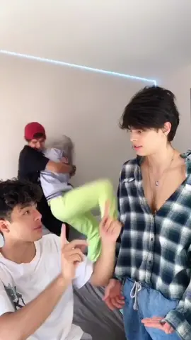 Libardo se lo tomo muy en serio 😂💓 @libardoisaza @jashlem @naimdarrechi *tacleadísima* FFF