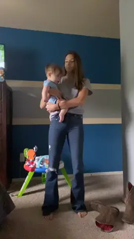 chloe don’t dance.. but whatever makes the baby happy 😂😂