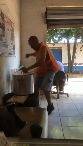 Você gosta de milho cozido? #engraçado #milhocozido #sikerajr #sikera #rindoate2050 #rindo #rindopranaochorar #rindosempagar