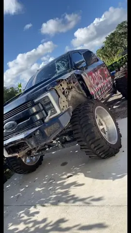This truck is still running?! Link in bio📹🔥 #fyp #f350 #whistlindiesel #liftedtrucks #dieseltrucks #viral #powerstroke #trending #trucks #ford