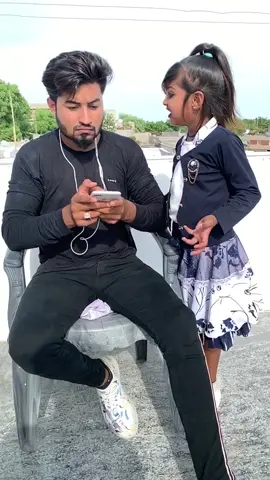 Agar kisi ko pata ho to zarur batana 😂🤣 @husena_khan #TideLagaoDaagHatao #tiktok_india #tiktok #kevarbrothers follow my insta rj kevar
