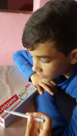 pasta de dente 😐😐#tiktokemcasa #videos #tiktokbrasil #videosemgrassados#colgate