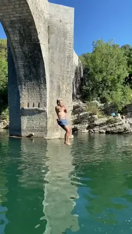 Merci pour les 800k ! En vrai j’ai eu peur 😂 à 14m tu sautes toi ?! #mix2cho7 #cliffdiving #lawin #saut #14m #adrenaline