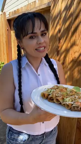 FLAUTAS DE POLLO 🍗 Deliciosas y faciles! Mi canal de YouTube: Cocinando Con Faby #favoriterecipe #Flashback #LittleBitFancy #parati #flautasdepollo