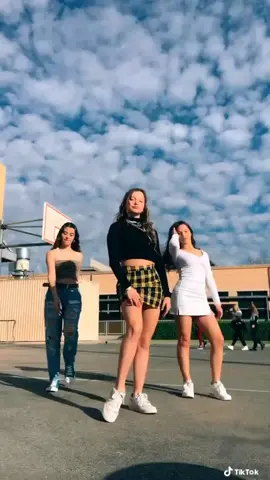 reposting since the OG vid got 20 million views 😭❤️ @ivy_kaim @ellen.fernandez #fyp #dance #viral #DeliveryHeroes #foryou