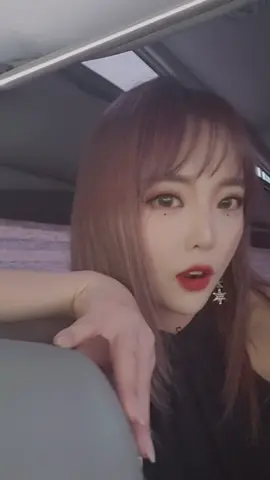차에서 대기중ㅋㅋㅋ #오늘뭐해요 #여러분?♡
