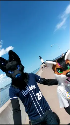 #siblinggoals w/@alizfoxfluff #siblingcheck #siblingchallenge #pier #lighthouse #harbor #sea #season #family #family_love #familytime #familystory #d