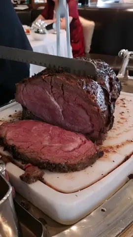 USDA Prime Rib at Mandarin Grill + Bar in Mandarin Oriental Hotel in Hong Kong #primerib #roast #beef #sundayroast #hongkongfood #kingkeneats