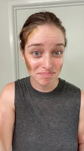 It smells like coconut! #contour #selftanner #selftannercontour #tanninglotion #tanning #tan #dontbeshy #putsomemore #justdidabadthing #bondisands