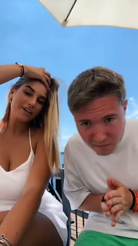 @michiamanoalfa Andrea non ce la fa a fare un video serio mi scuso da parte sua