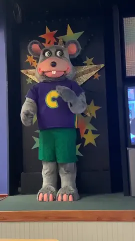 Chuck E. Cheese’s is getting kind of scary... 😳😅 what do you guys think? #chuckecheese #scary #chuckecheeseanimatronics #fyp #fnaf #chuckecheeses