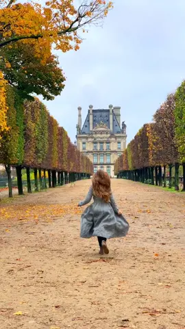 Can @elle.lexxa music be famous? The 7th arr. is favorite! #LetsFaceIt #paris #louvre #cottagecore #slowmo #witchtok #france #fyp #beautiful #longhair