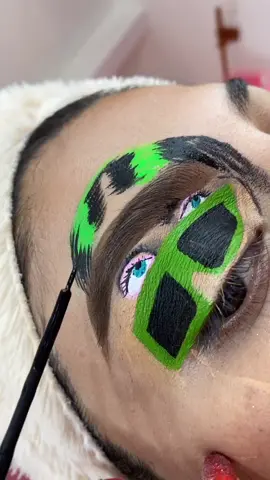Es la primera vez que realizo un rostro humano y fue un fracaso 😅😂#billieeilish #viral p #foryou #parati #beauty #omg #ops #makeup #talento