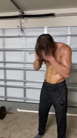 Late night garage workout!💪 #thefitthomas #foryou #fyp